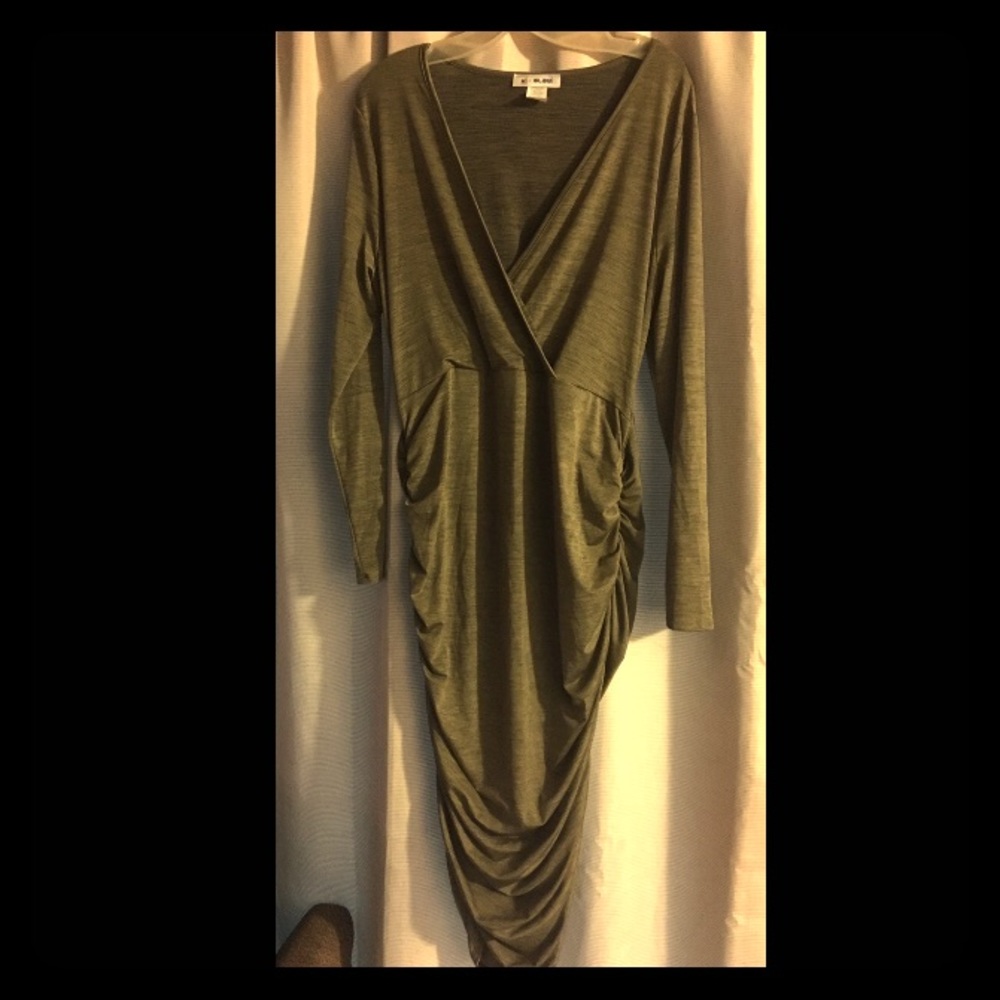 MAKE AN OFFER‼️ K Glam Ruched PlusDress Runs Small